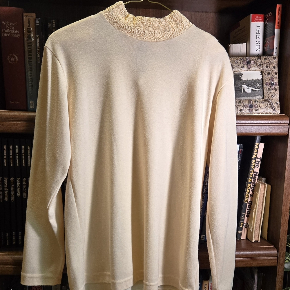 Vintage Donna Toran Woman's Long Sleeve Embroidered Turtle-Neck Top, Me…